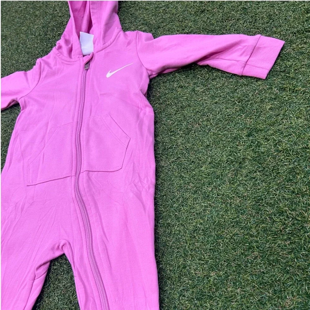 Nike Baby Girls Pink Hooded Fleece Romper Coverall 12M Swoosh Logo Zip Up‎